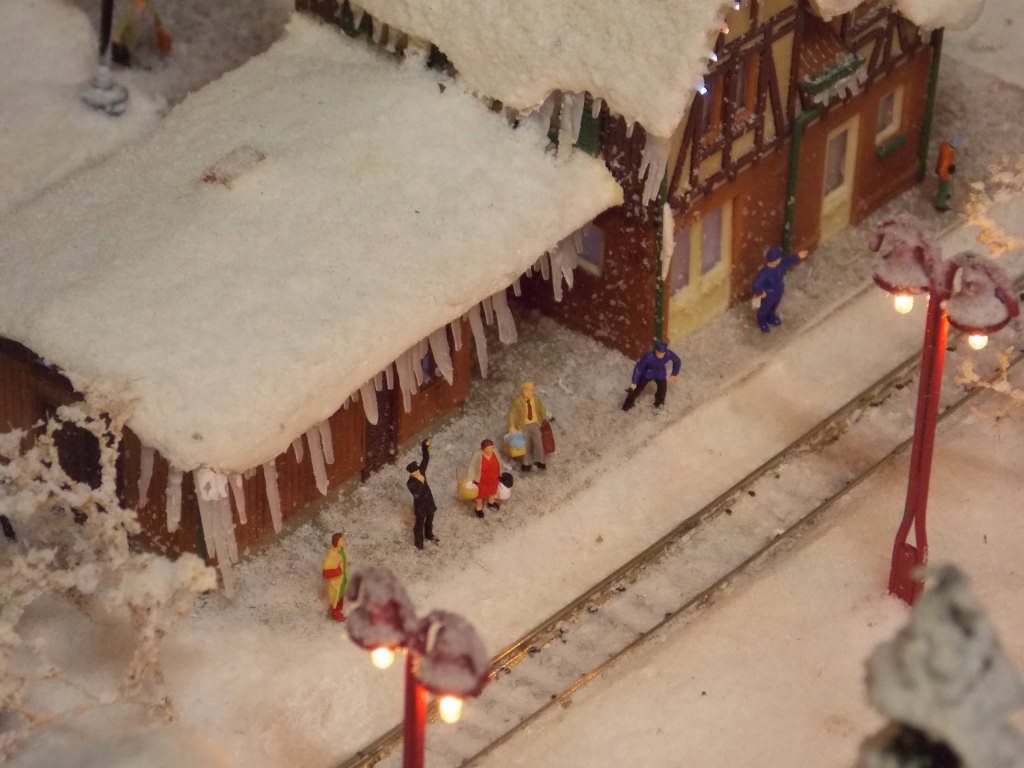 n scale winter figures